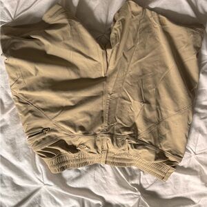 BIRDDOG tan short hybrid like new